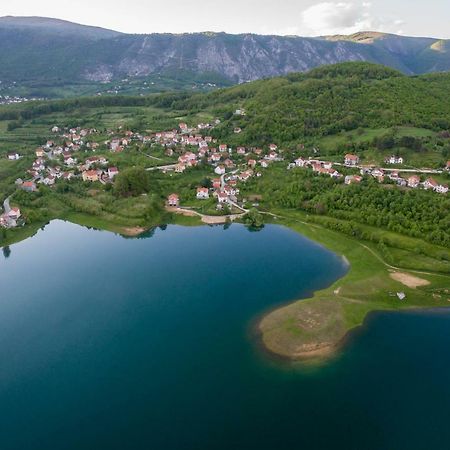 Apartman Malekin Apartment Prozor Exterior photo