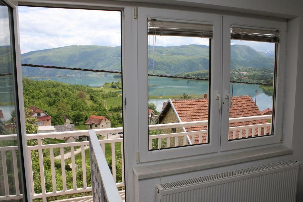 Apartman Malekin Apartment Prozor Exterior photo